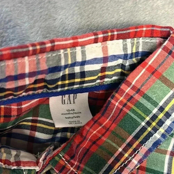 GAP - long sleeve button down plaid onesie dress shirt/top. Size 12-18 months - Picture 2 of 3